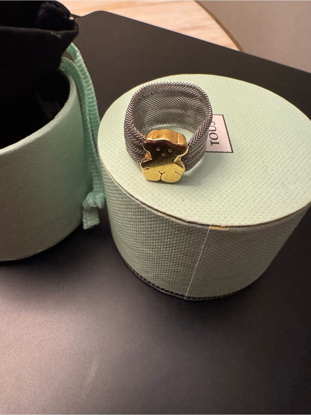 TOUS 18k Gold Ring with Mesh Ribbon Band - Picture 5 of 12